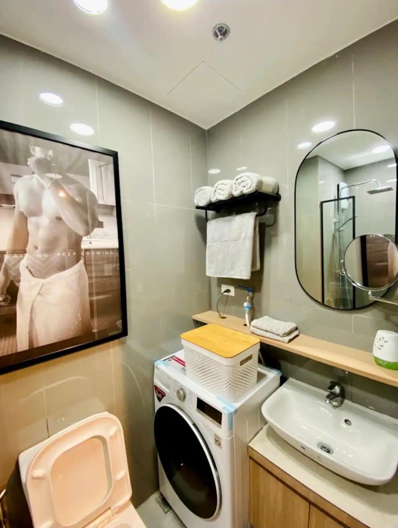 Muji-Inspired Home-Tel In The Heart Of Makati Manila Exteriör bild