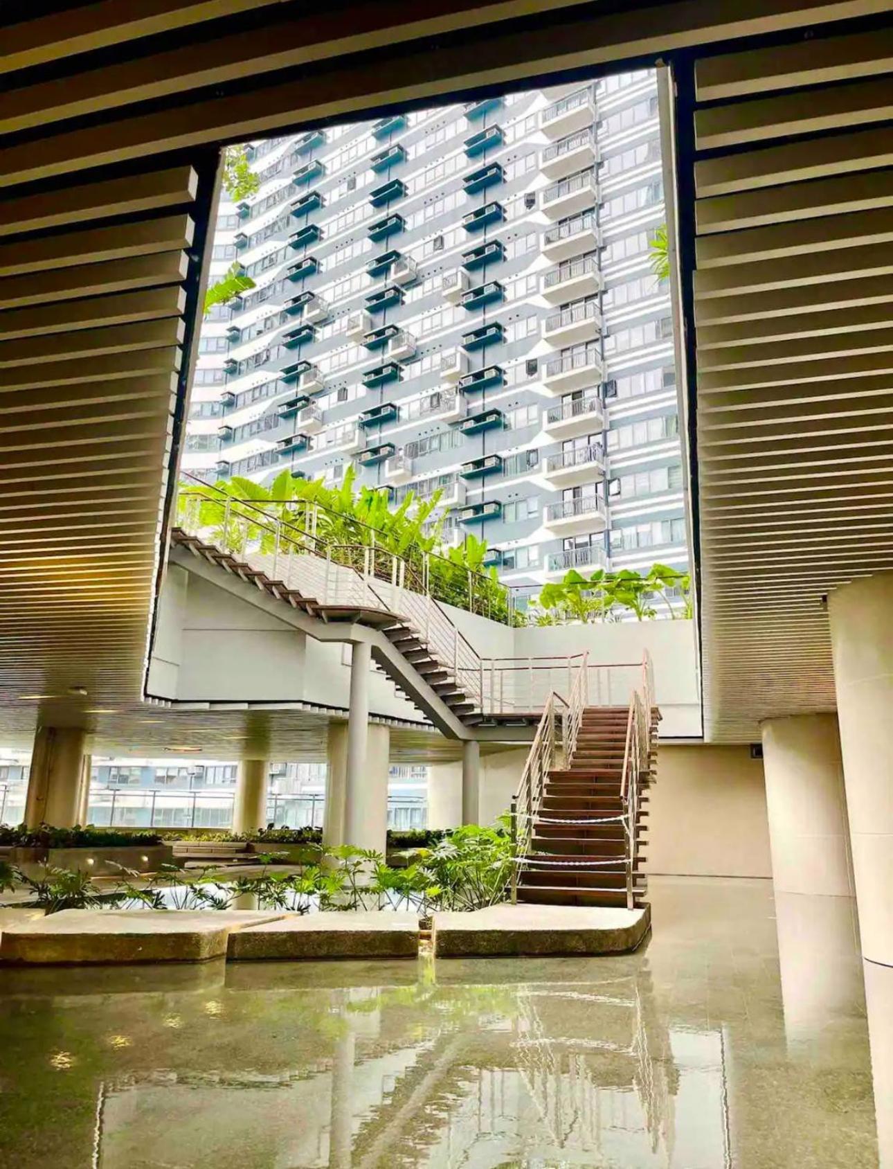 Muji-Inspired Home-Tel In The Heart Of Makati Manila Exteriör bild